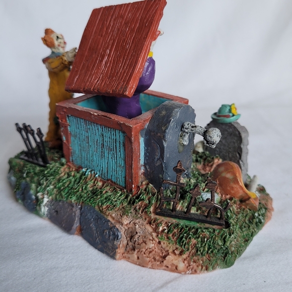 Lemax Spooky Town Retired 2013 Jack in the Box 33021 Halloween Village 6x4x4 - Picture 3 of 5